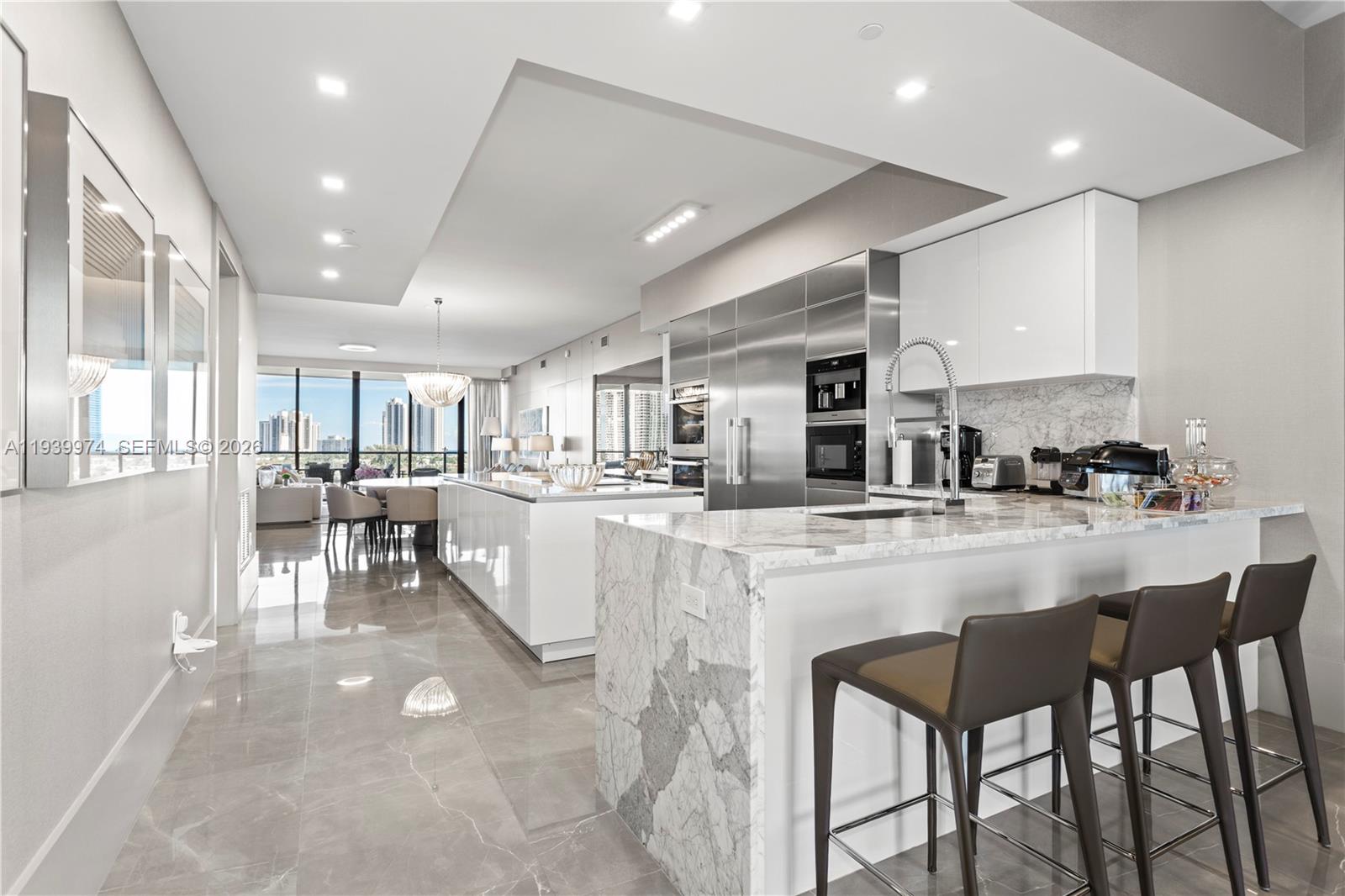 PRIVE CONDO - Residential