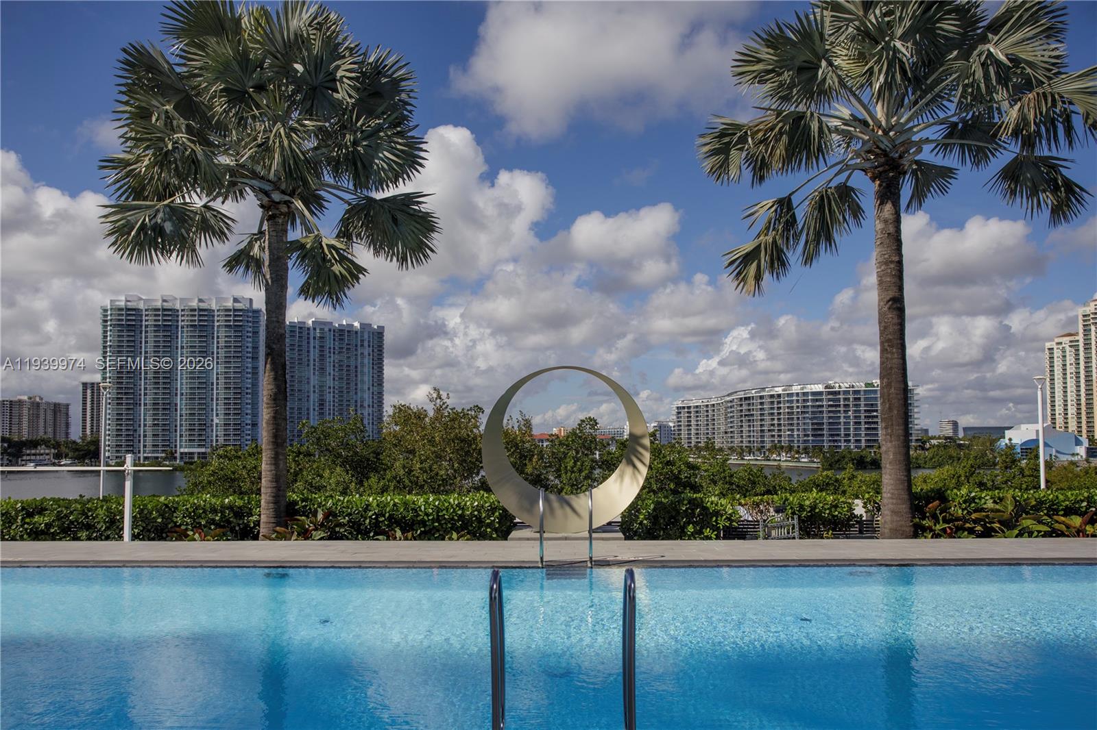 PRIVE CONDO - Residential