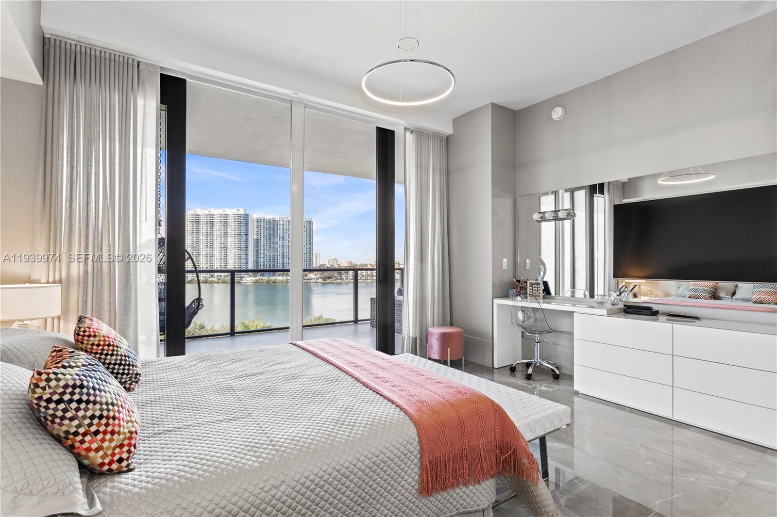 PRIVE CONDO - Residential