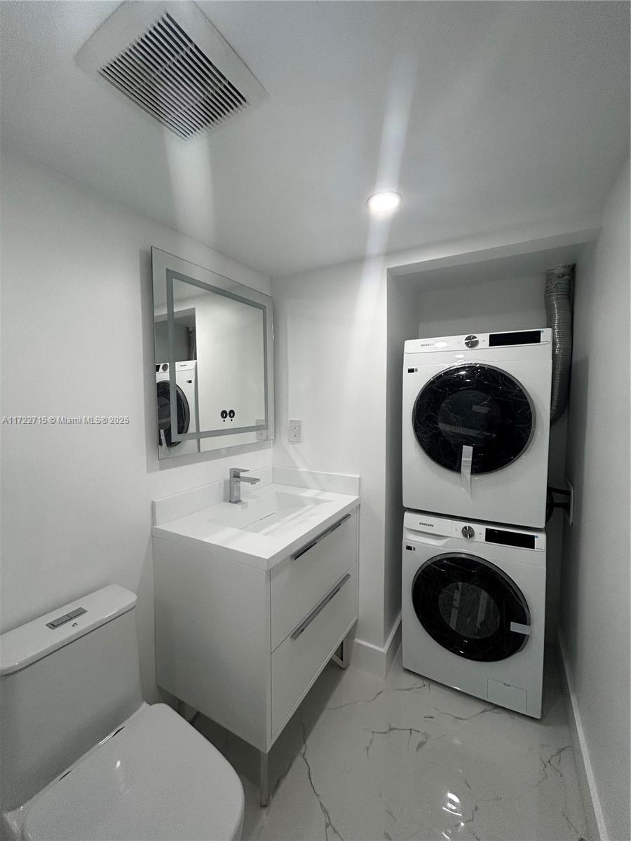 INTERNATIONAL PARK CONDO - Residential Lease
