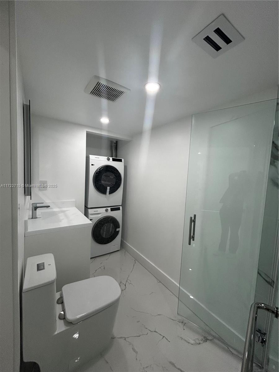 INTERNATIONAL PARK CONDO - Residential Lease