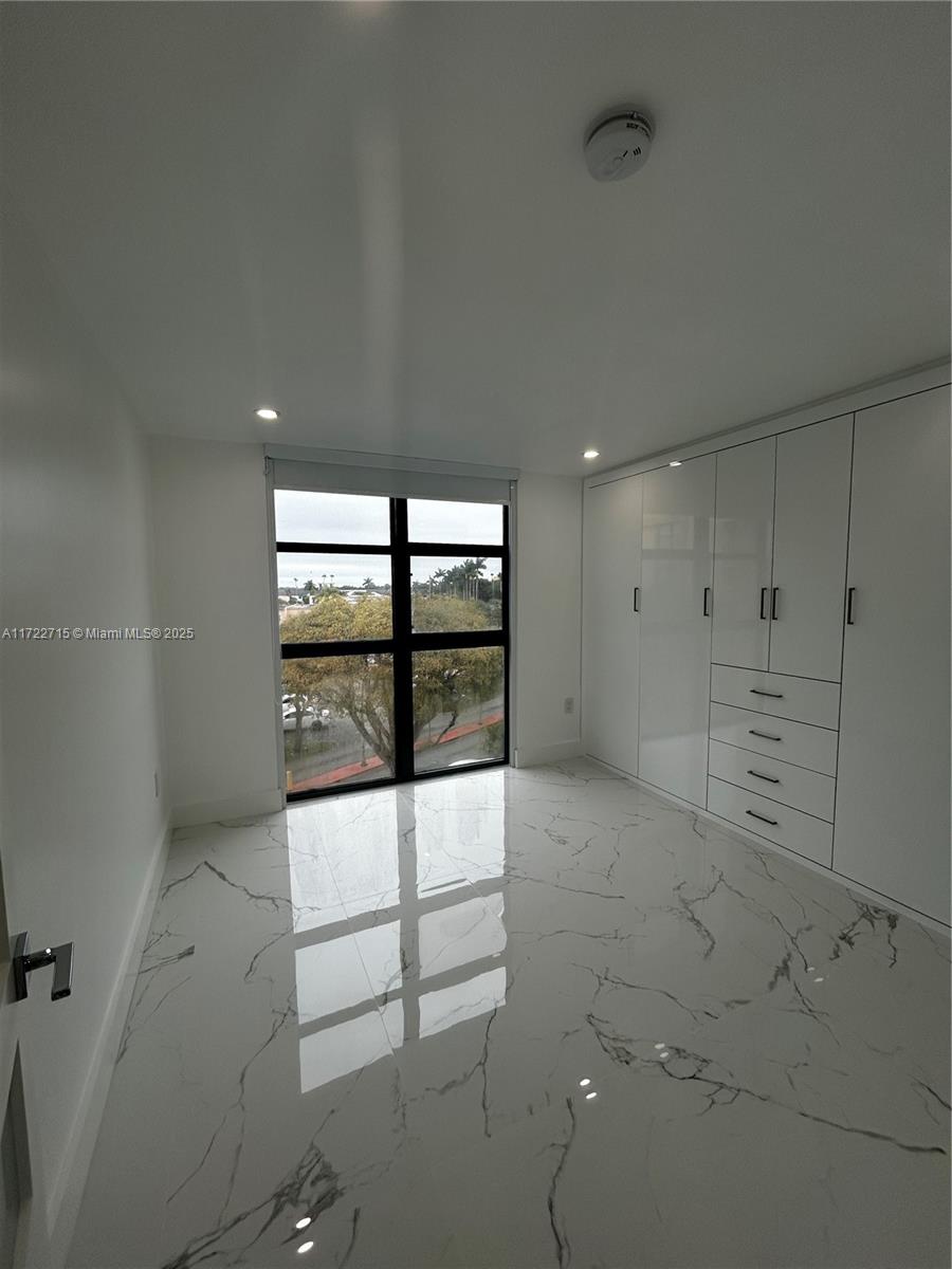 INTERNATIONAL PARK CONDO - Residential Lease