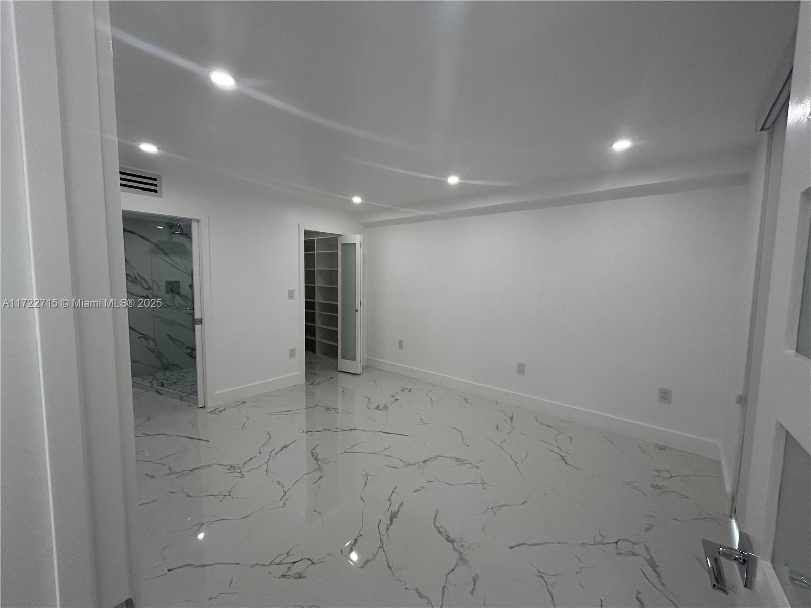 INTERNATIONAL PARK CONDO - Residential Lease