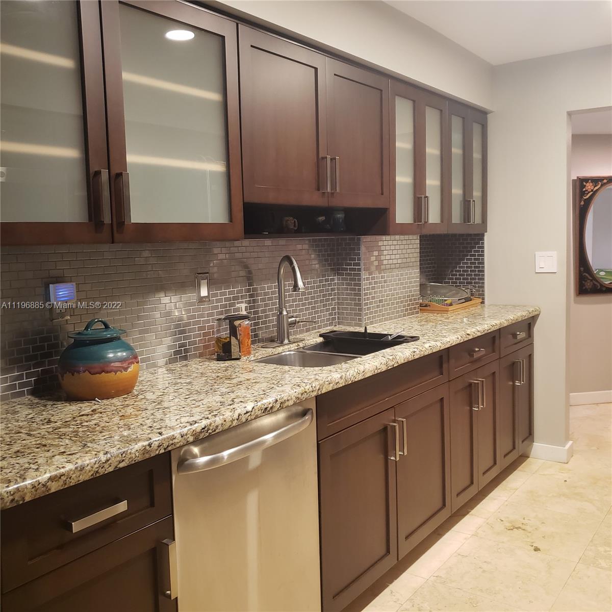 SHERIDAN BY THE BEACH CON - Residential