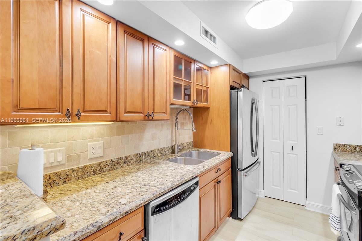 TIARA CONDO - Residential