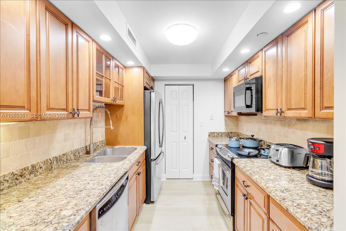 TIARA CONDO - Residential
