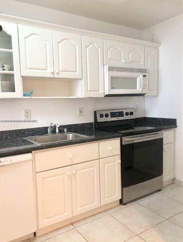 THE DECOPLAGE CONDO - Residential Lease