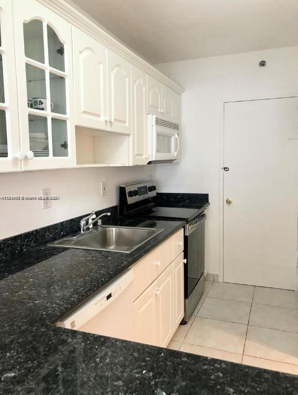 THE DECOPLAGE CONDO - Residential Lease