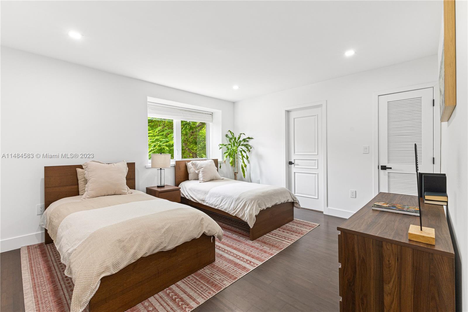 TROPICAL ISLE HOMES SUB 3 - Residential