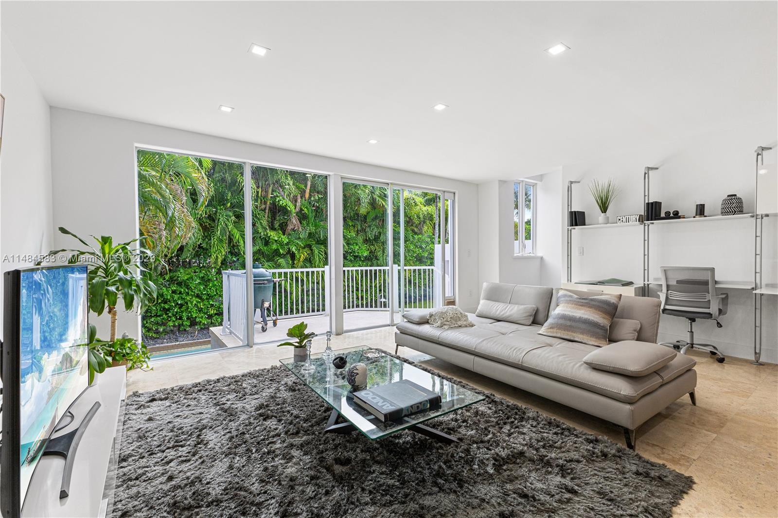 TROPICAL ISLE HOMES SUB 3 - Residential