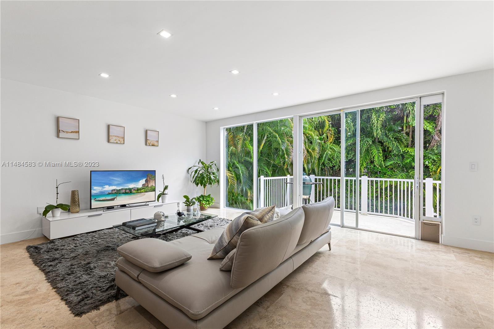 TROPICAL ISLE HOMES SUB 3 - Residential