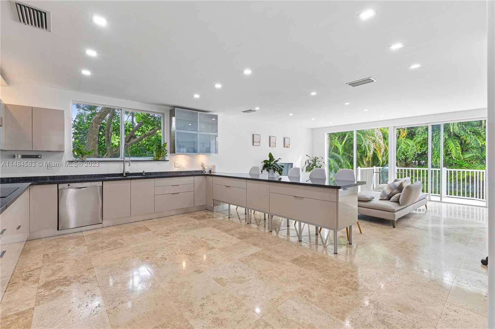 TROPICAL ISLE HOMES SUB 3 - Residential