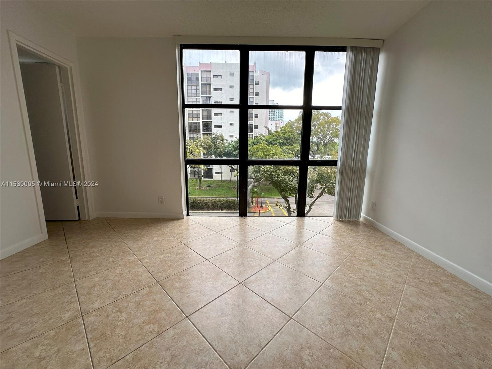 PLAZA OF AMERICAS CONDO P - Residential