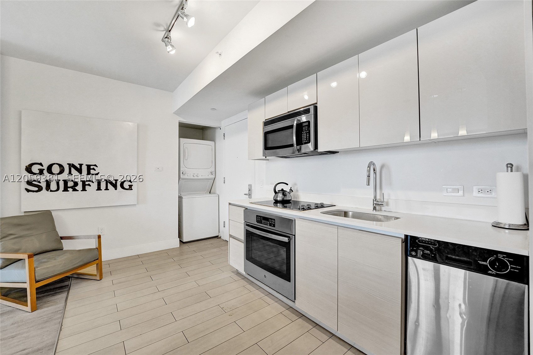 BEACHWALK CONDOMINIUM - Residential