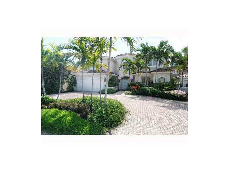 Beautiful 7 bed/7.5 bath 2-story gated courtyard waterfront home. Built in 1990 on 9,848sf lot. Very bright, spacious & open, 20' high ceilings, 6,338sf, lots of windows, separate guest room w/private entrance & incredible views of Biscayne waterway/Muss  park. Double door entry, marble flrs, large kitchen granite counters w/attached butlers pantry, large living, dining & formal areas & built-in bar area make this home ideal for entertaining. Pool/ Jacuzzi overlook a lushly landscaped yard, Beach Mansion.