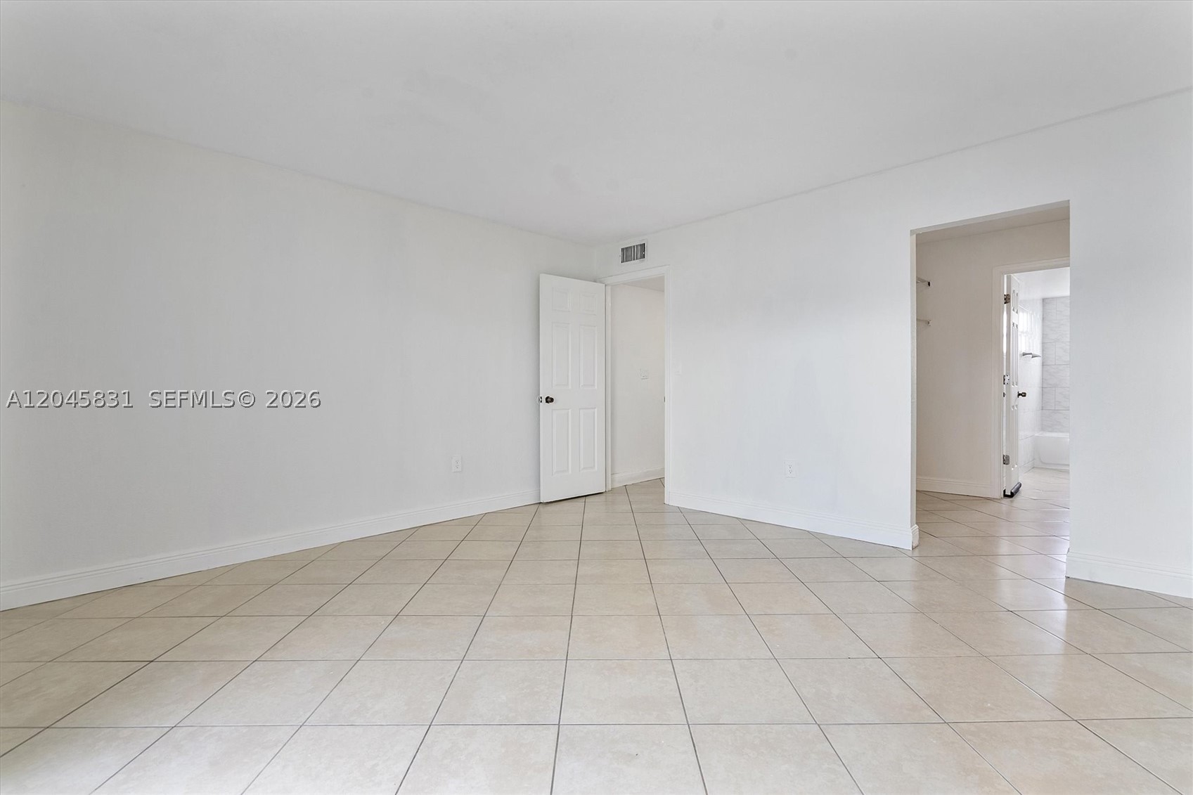 THE BEACH CLUB FONTAINEBL - Residential Lease