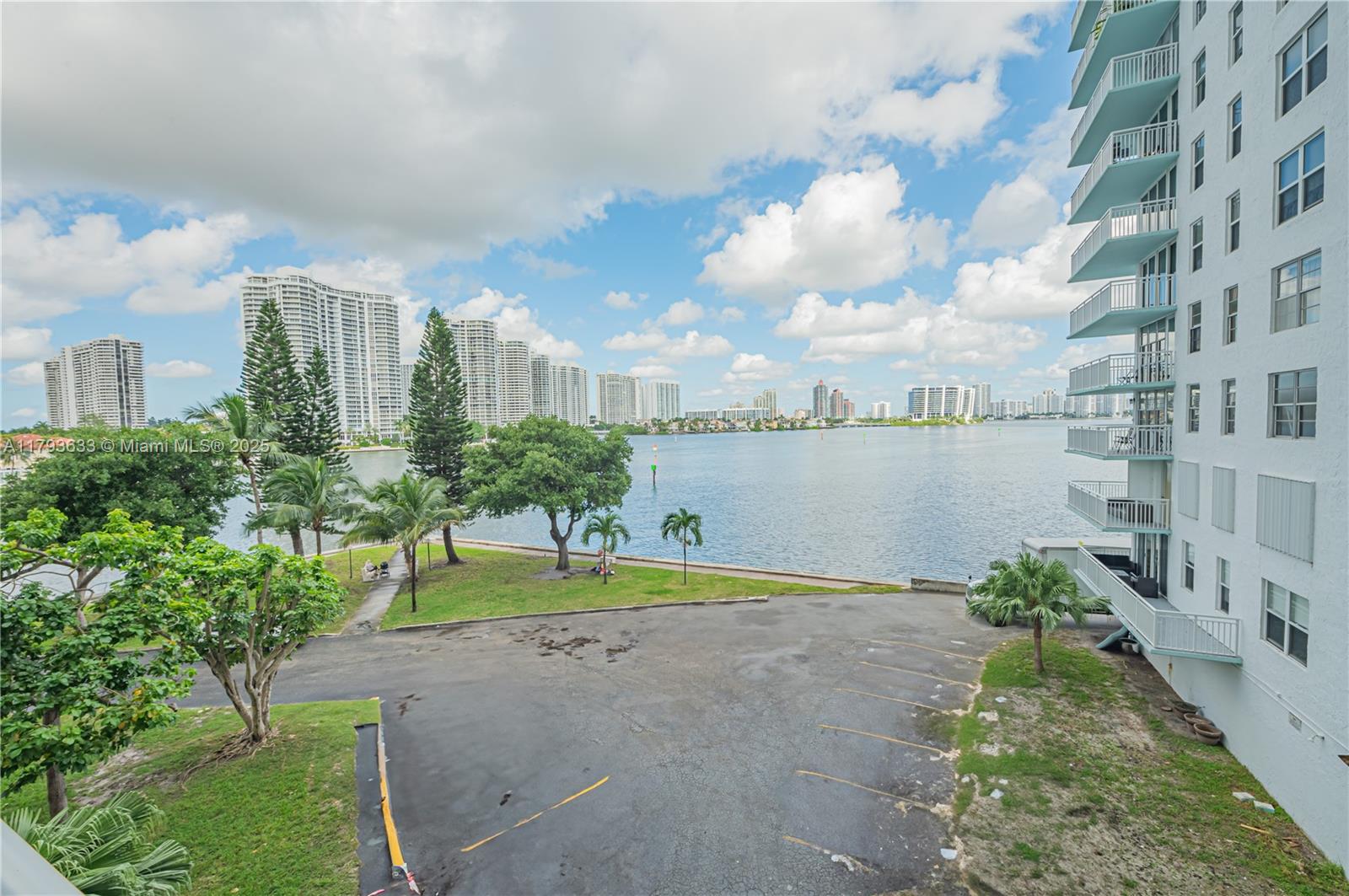 WINSTON TOWERS 500 CONDO - Residential