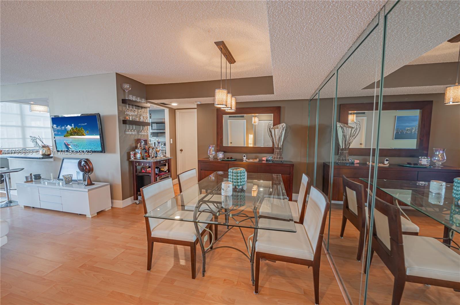 WINSTON TOWERS 500 CONDO - Residential
