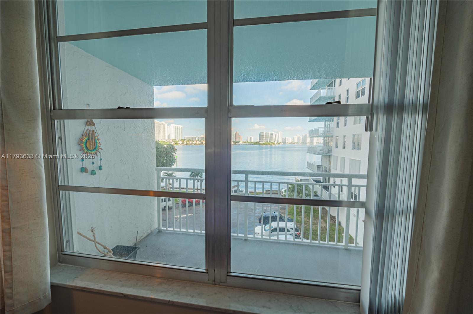 WINSTON TOWERS 500 CONDO - Residential