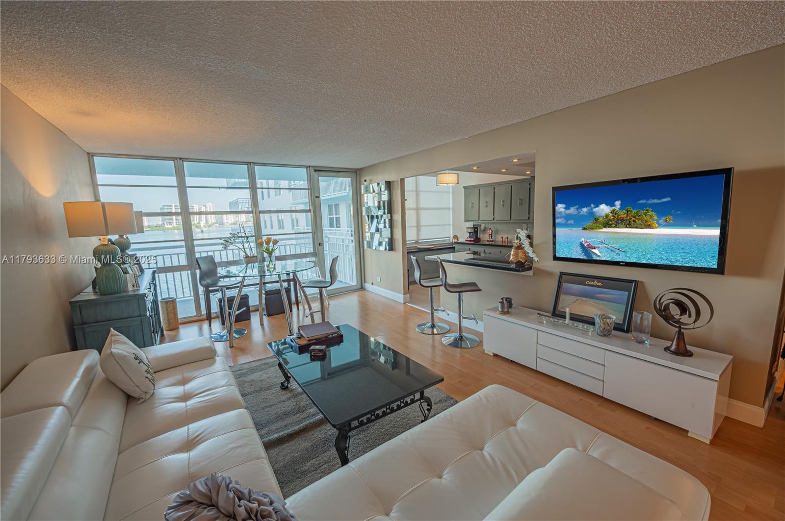 WINSTON TOWERS 500 CONDO - Residential
