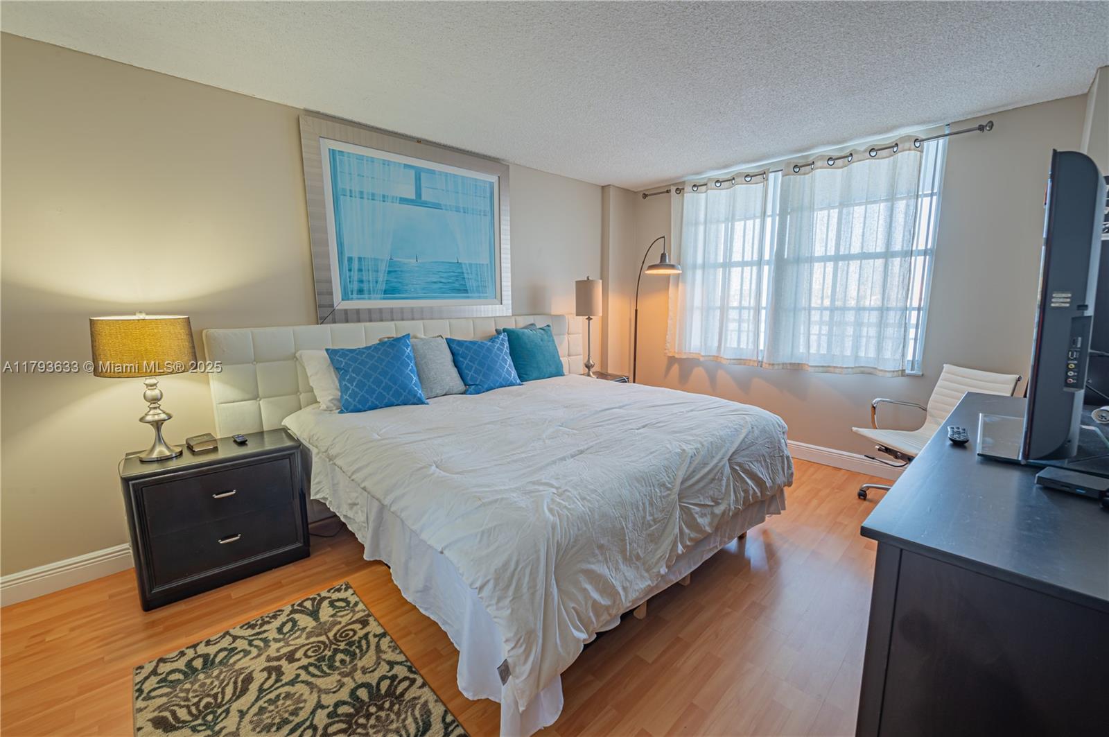 WINSTON TOWERS 500 CONDO - Residential