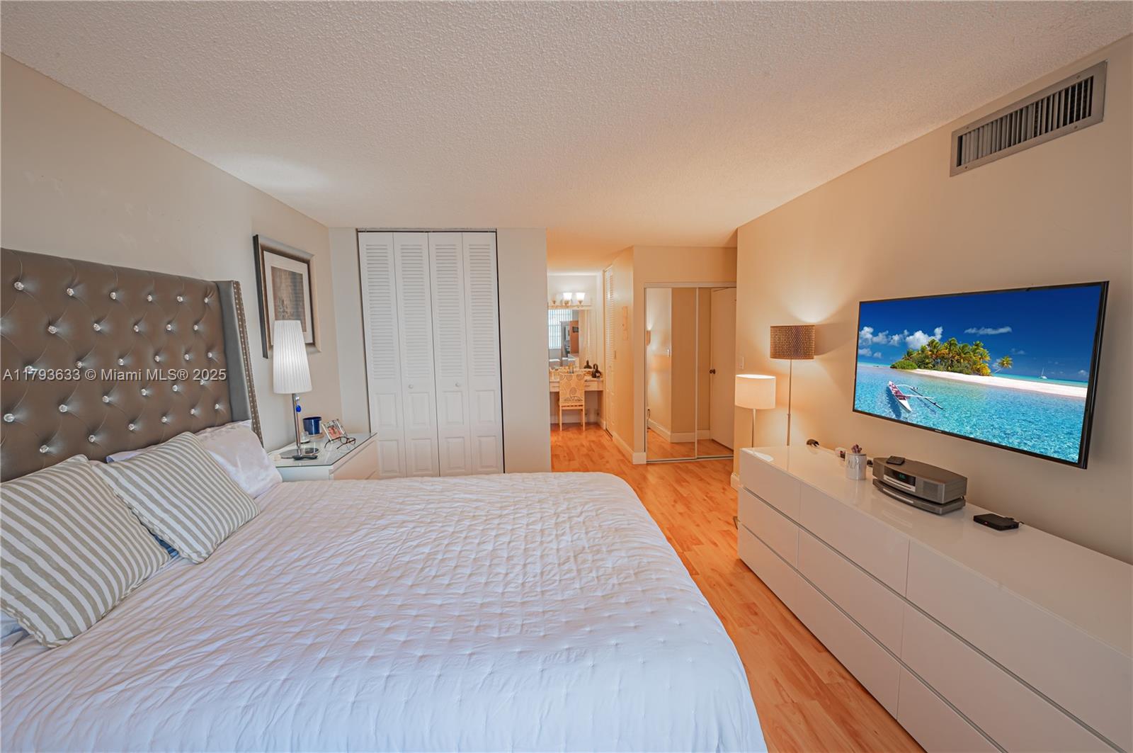 WINSTON TOWERS 500 CONDO - Residential