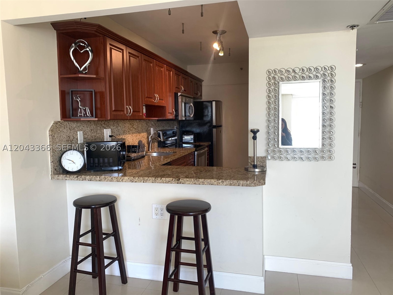 THE DECOPLAGE CONDO - Residential Lease
