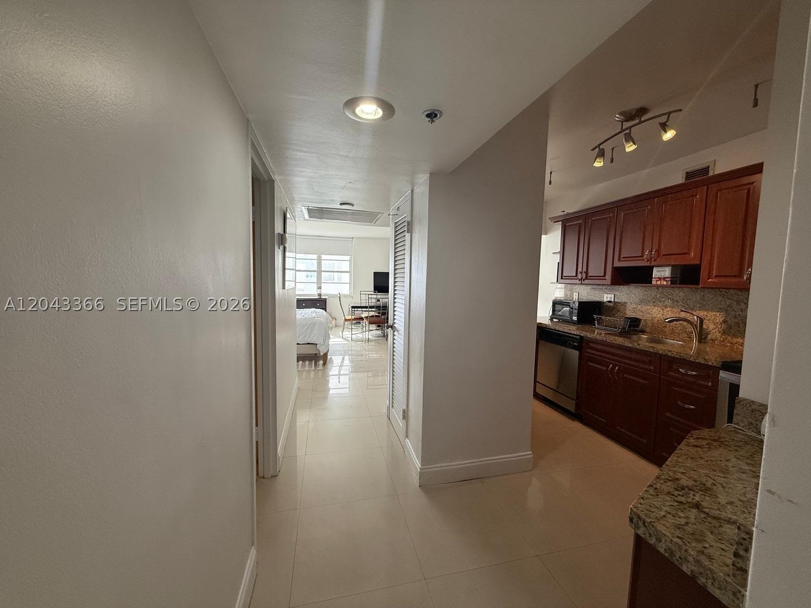 THE DECOPLAGE CONDO - Residential Lease