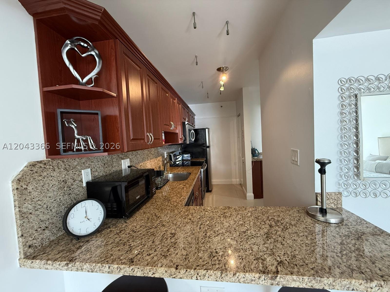 THE DECOPLAGE CONDO - Residential Lease