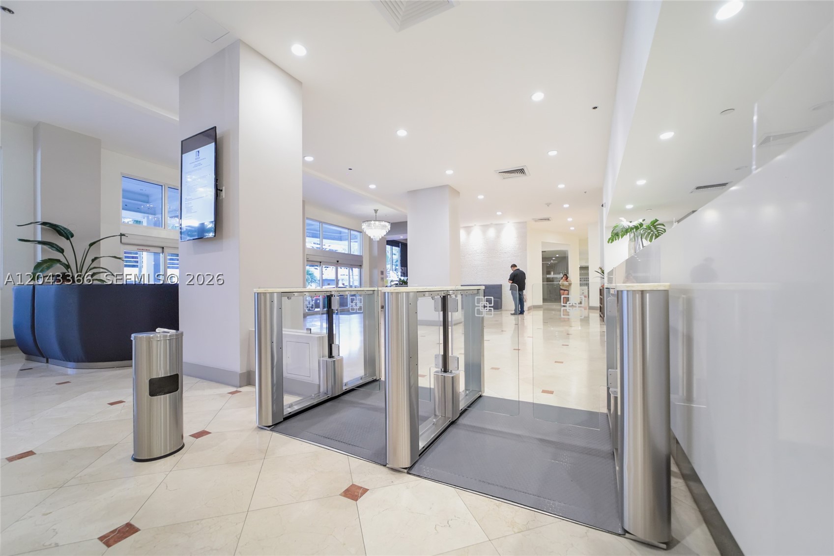 THE DECOPLAGE CONDO - Residential Lease