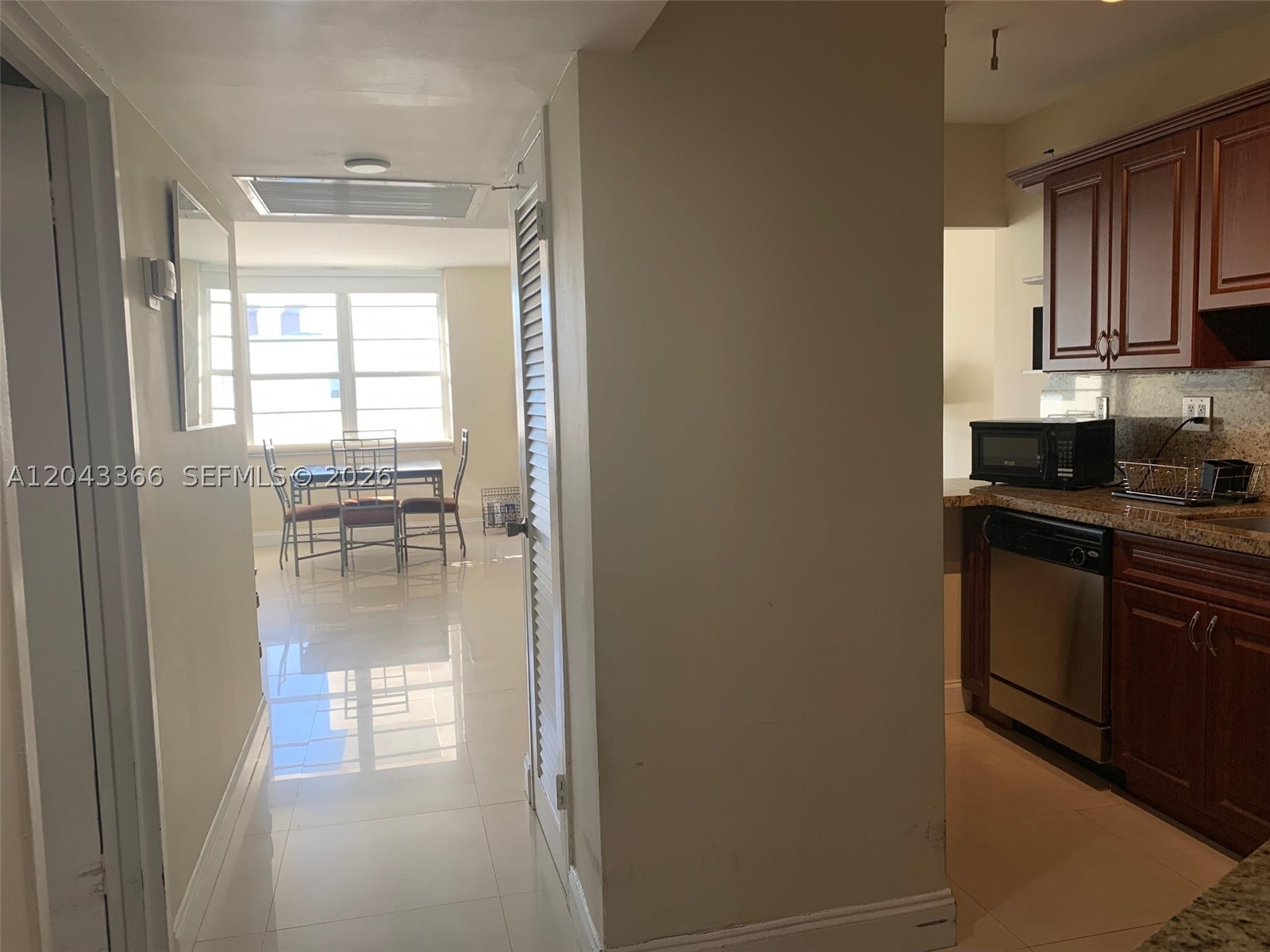 THE DECOPLAGE CONDO - Residential Lease
