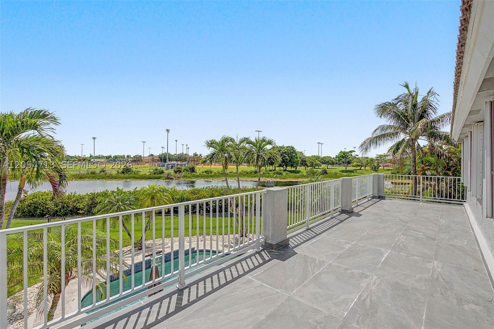PEMBROKE SHORES - Residential