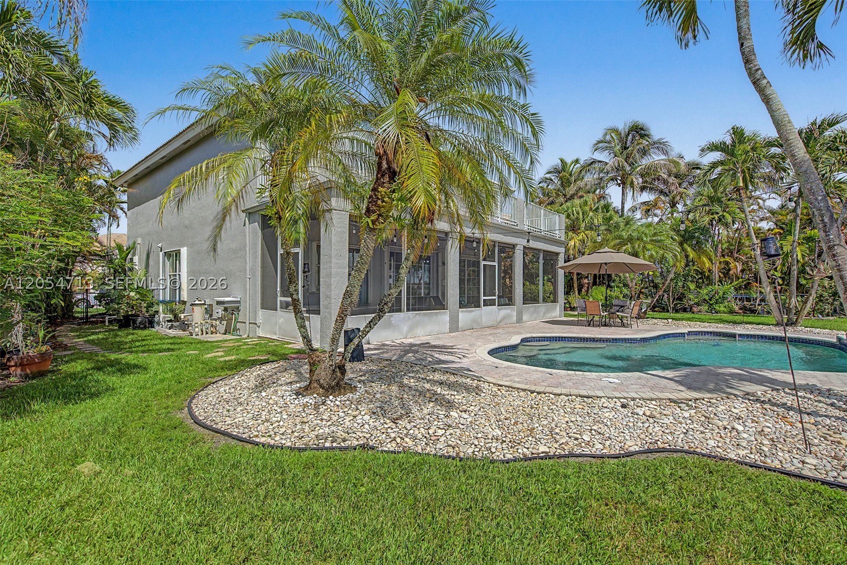PEMBROKE SHORES - Residential