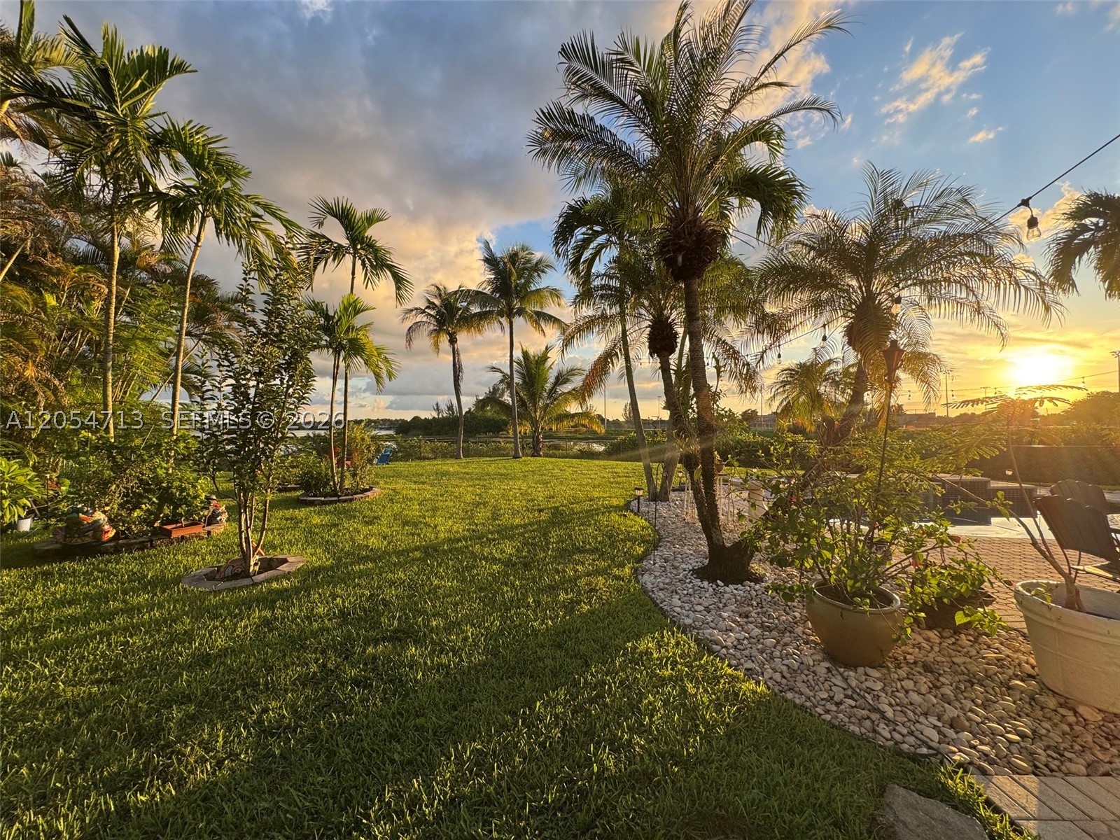 PEMBROKE SHORES - Residential