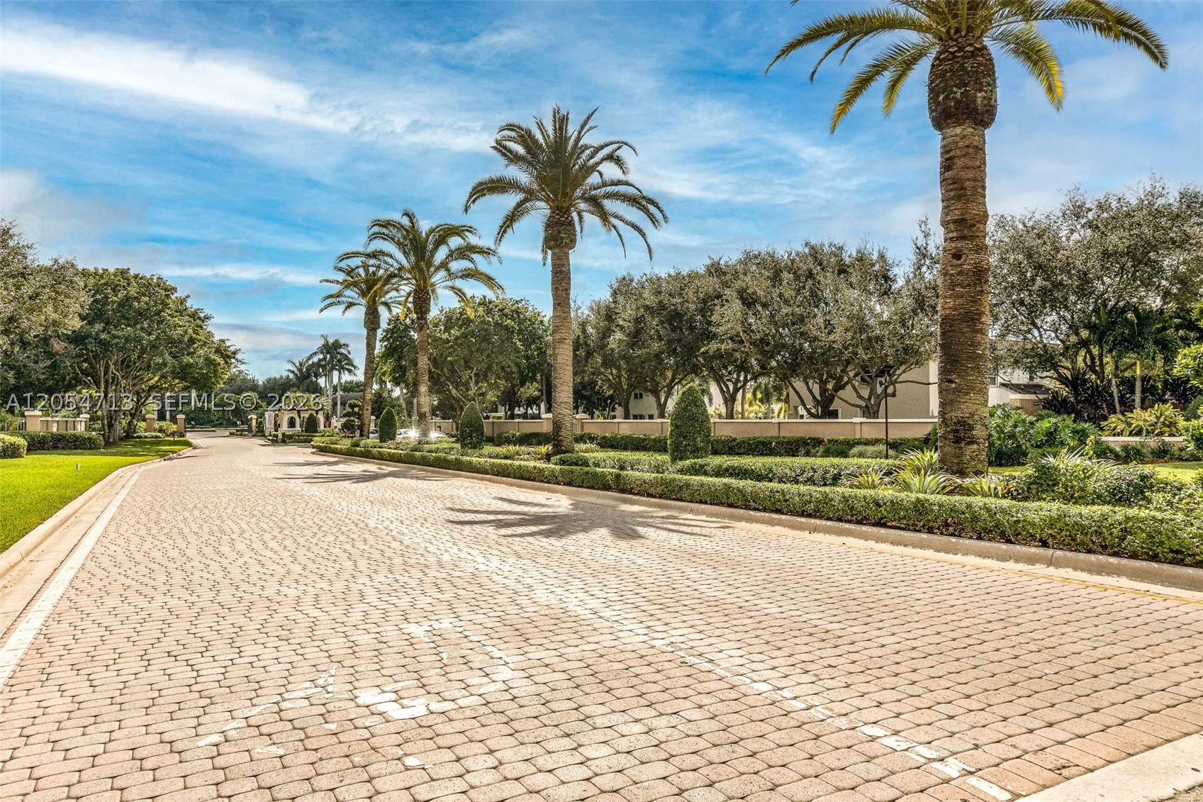PEMBROKE SHORES - Residential