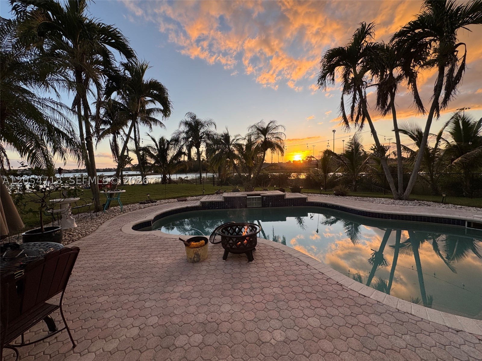 PEMBROKE SHORES - Residential