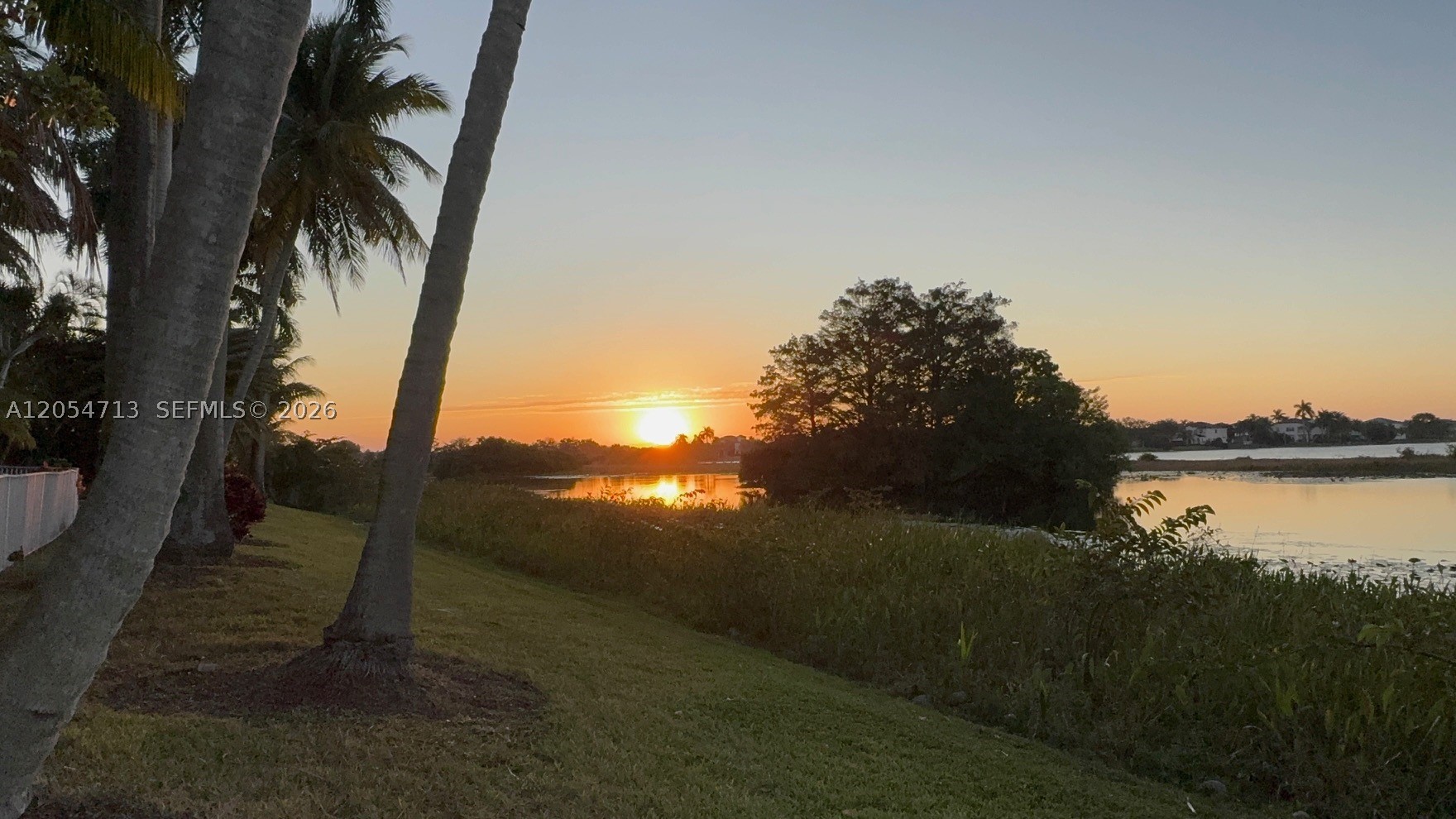 PEMBROKE SHORES - Residential