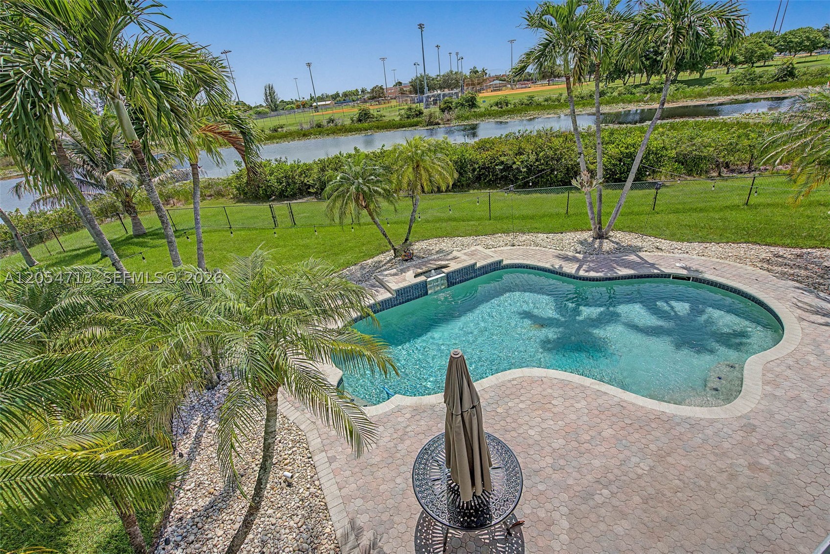 PEMBROKE SHORES - Residential