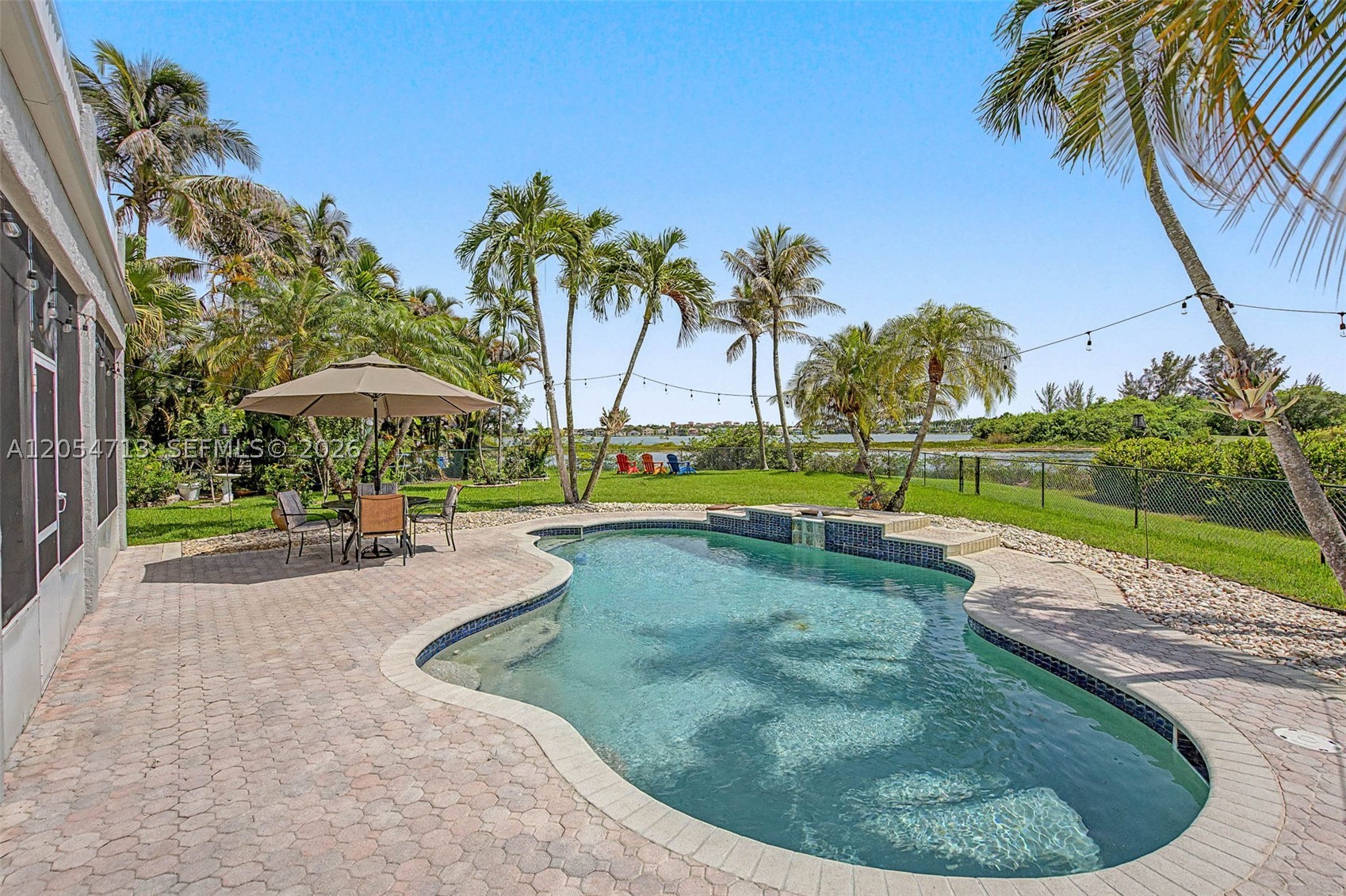 PEMBROKE SHORES - Residential