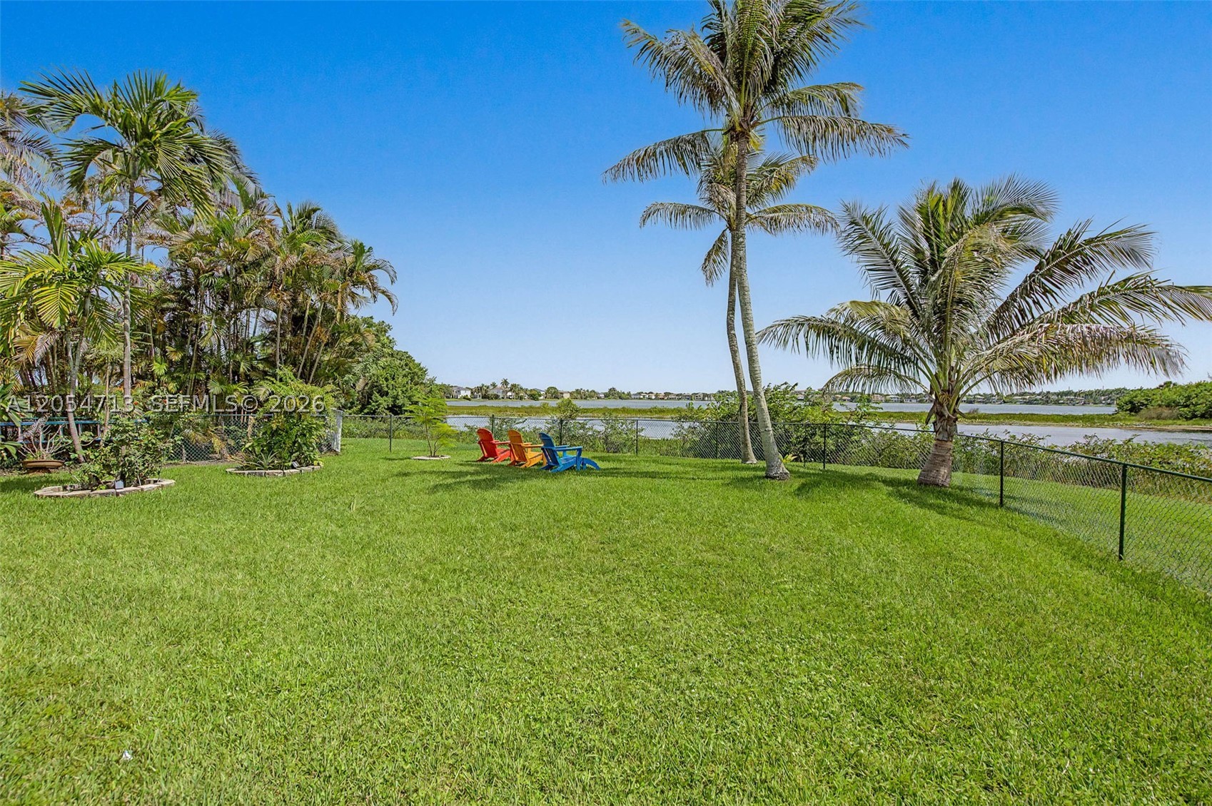 PEMBROKE SHORES - Residential