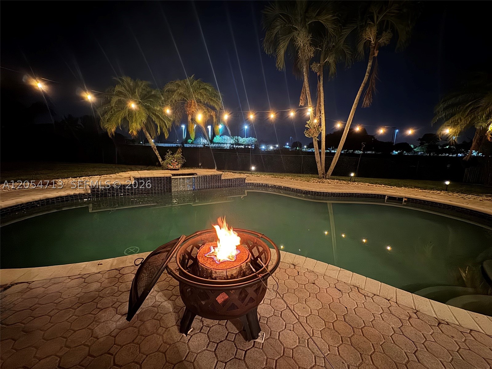 PEMBROKE SHORES - Residential