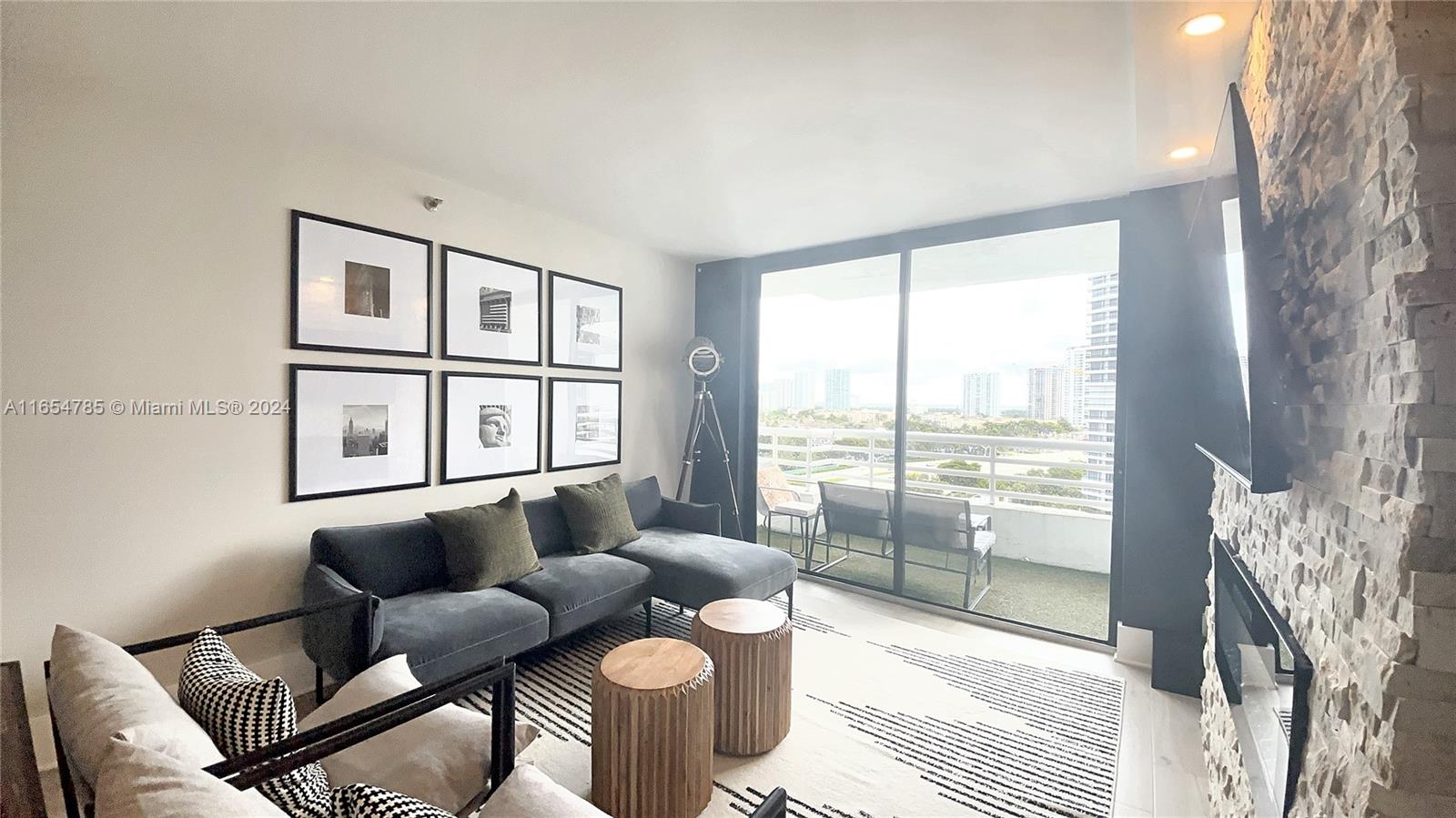 PARC CENTRAL AVENTURA EAS - Residential Lease