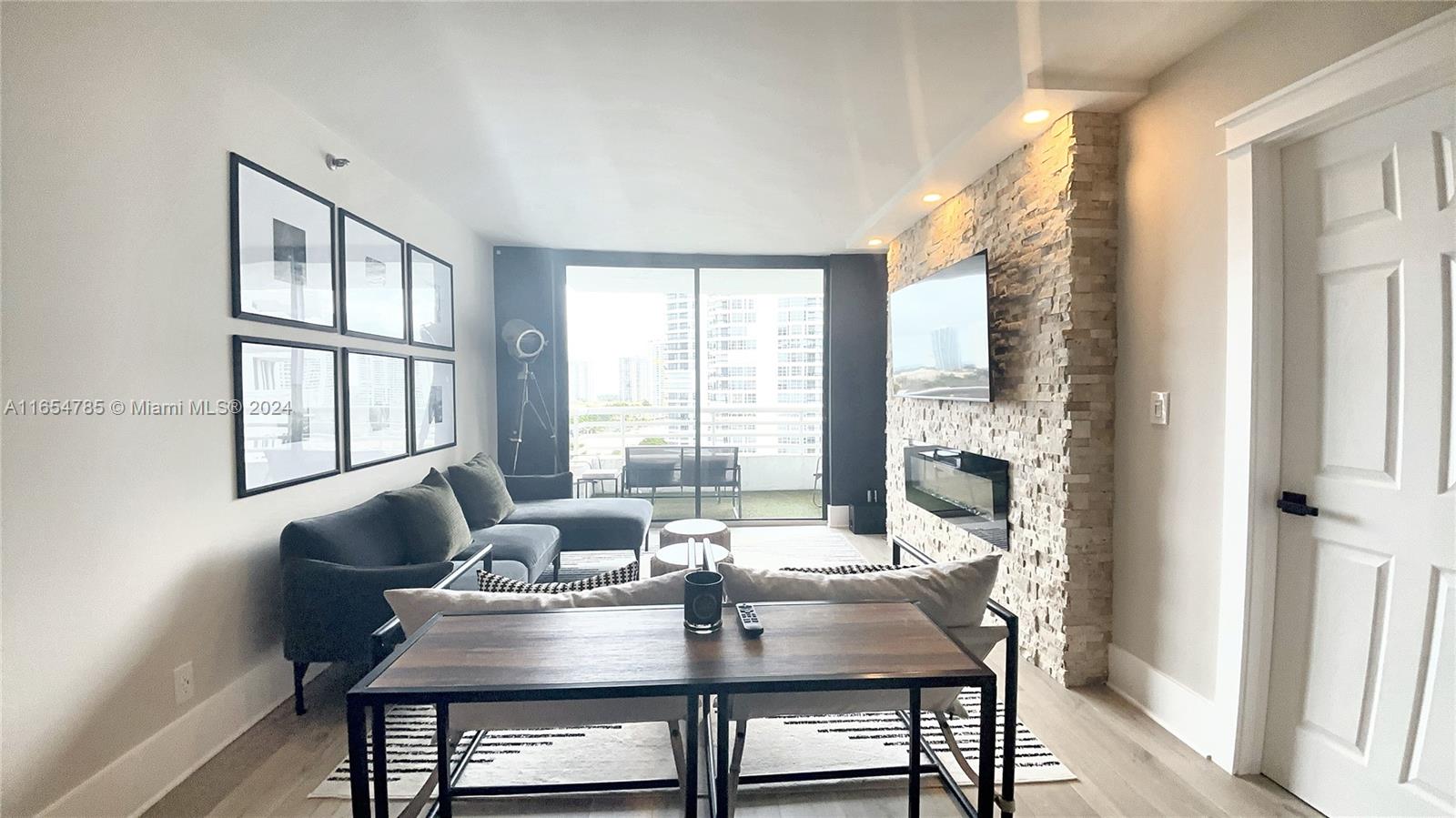 PARC CENTRAL AVENTURA EAS - Residential Lease