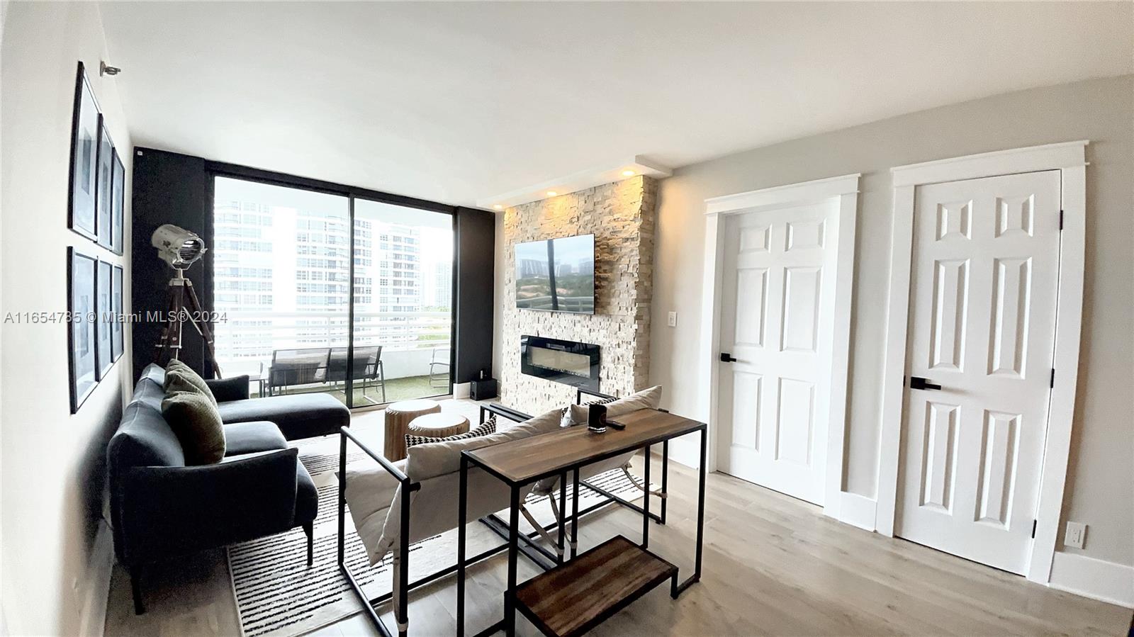 PARC CENTRAL AVENTURA EAS - Residential Lease