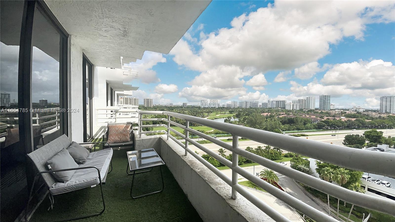 PARC CENTRAL AVENTURA EAS - Residential Lease