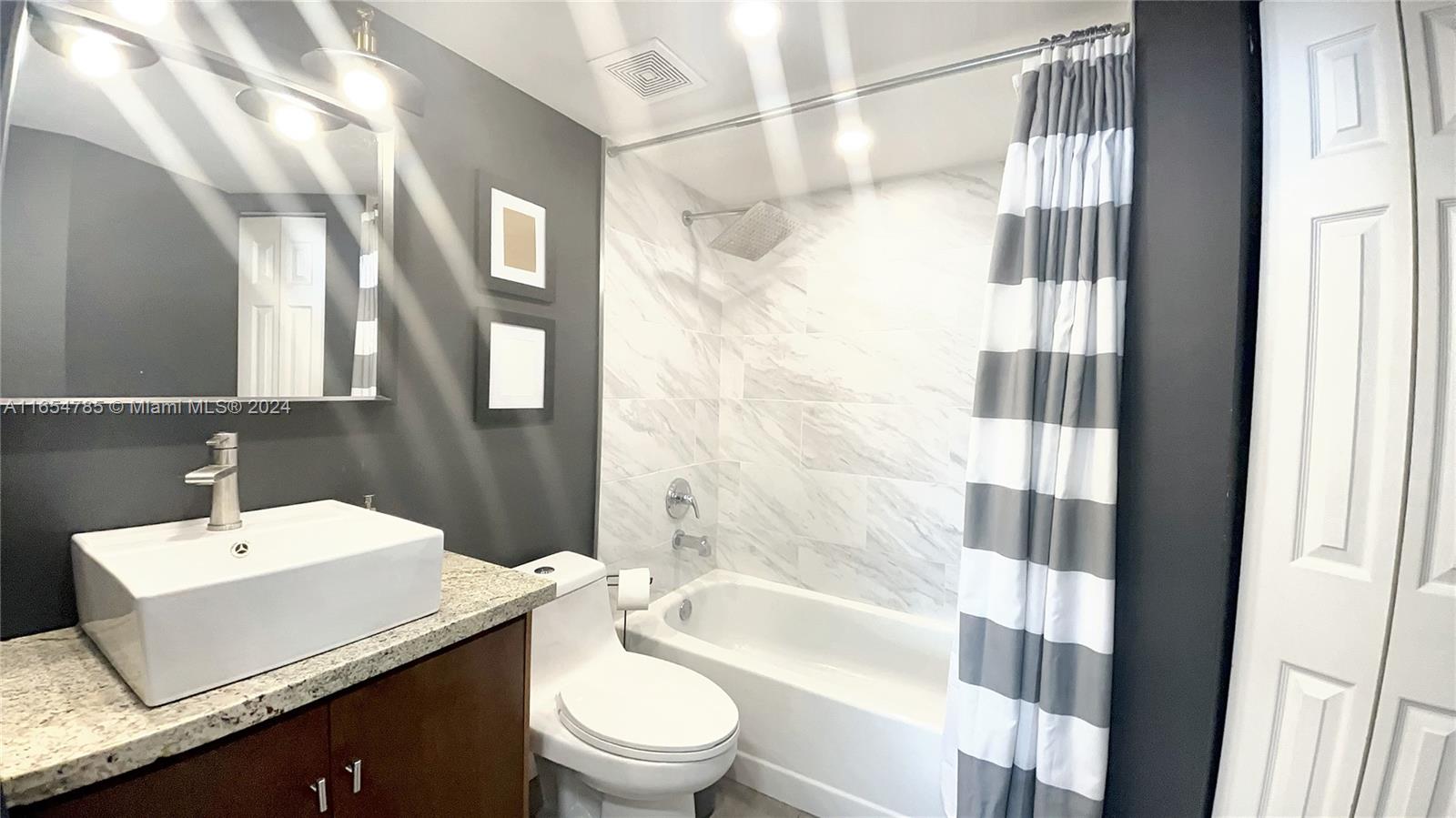 PARC CENTRAL AVENTURA EAS - Residential Lease