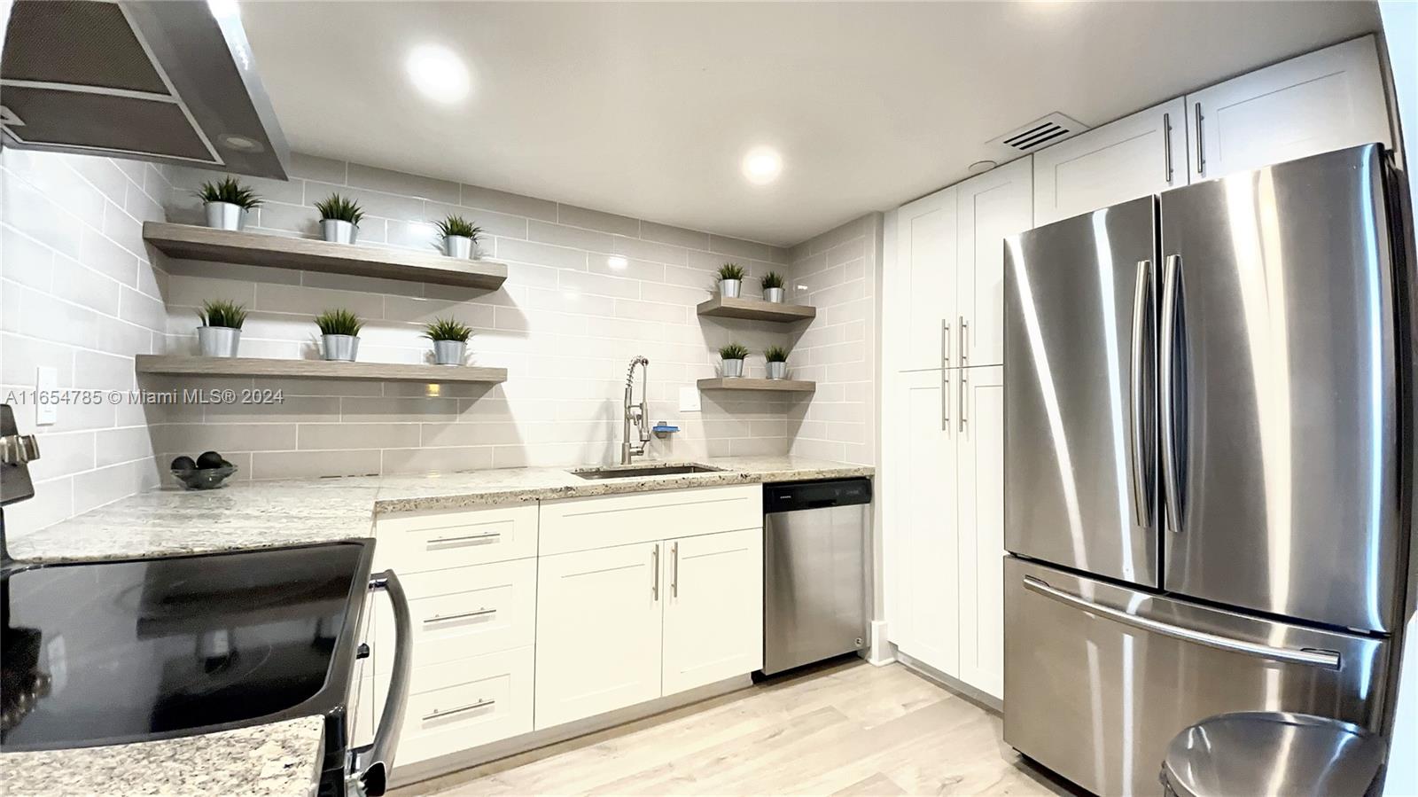 PARC CENTRAL AVENTURA EAS - Residential Lease