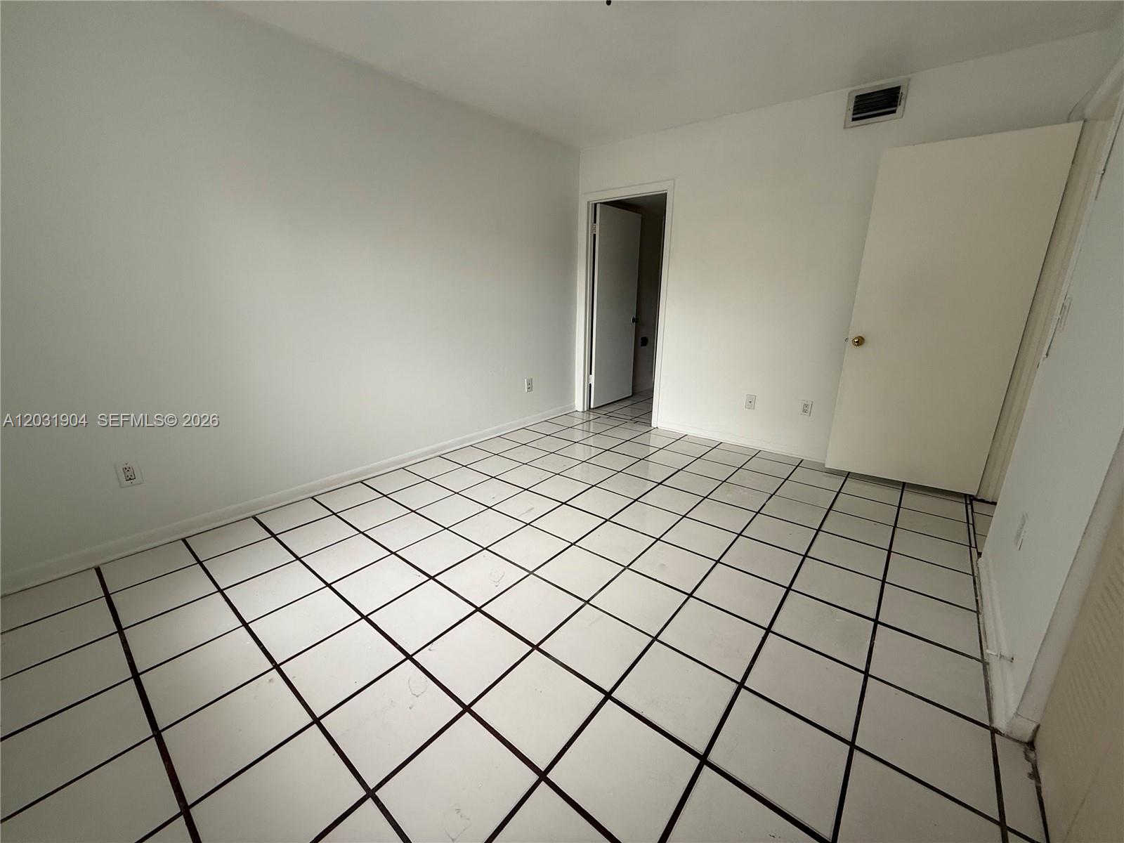 ROZLAND CONDO - Residential