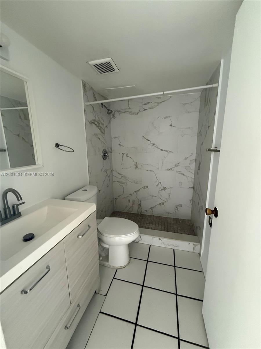 ROZLAND CONDO - Residential