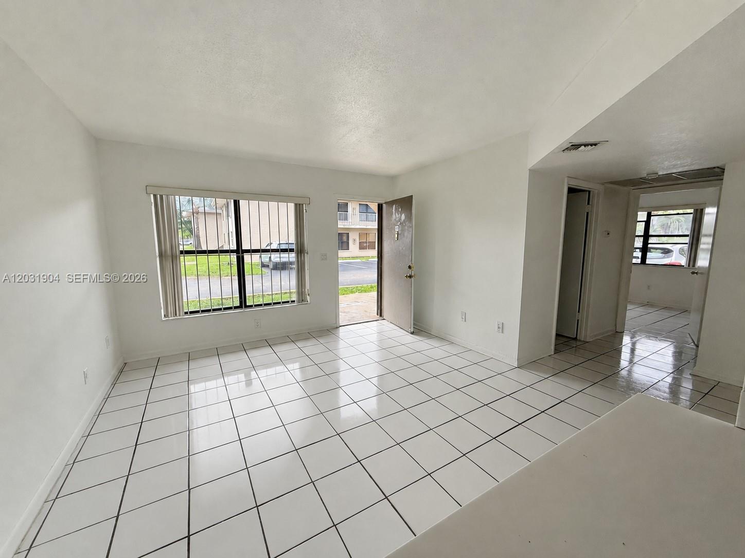 ROZLAND CONDO - Residential
